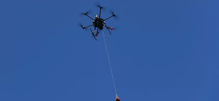 Dostarczony dronem defibrylator uratował życie. To pierwszy taki przypadek