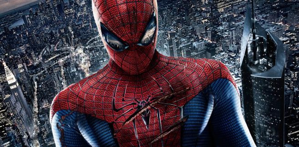 Niesamowity Spider-Man. 4 lipca. Nowa obsada, nowy reżyser, nowa historia. Czy zupełnie nowe podejście do najbardziej kasowego komiksu wszech czasów się powiedzie? Jak widać na przykładzie serii o Bondzie, odświeżenie tematu może okazać się wielkim sukcesem. Peter Parker tym razem uczy się jeszcze w liceum. Musi pogodzić się z tym, kim się stał, i wybaczyć sobie śmierć wuja, którego – tak mu się wydaje – mógł uratować.