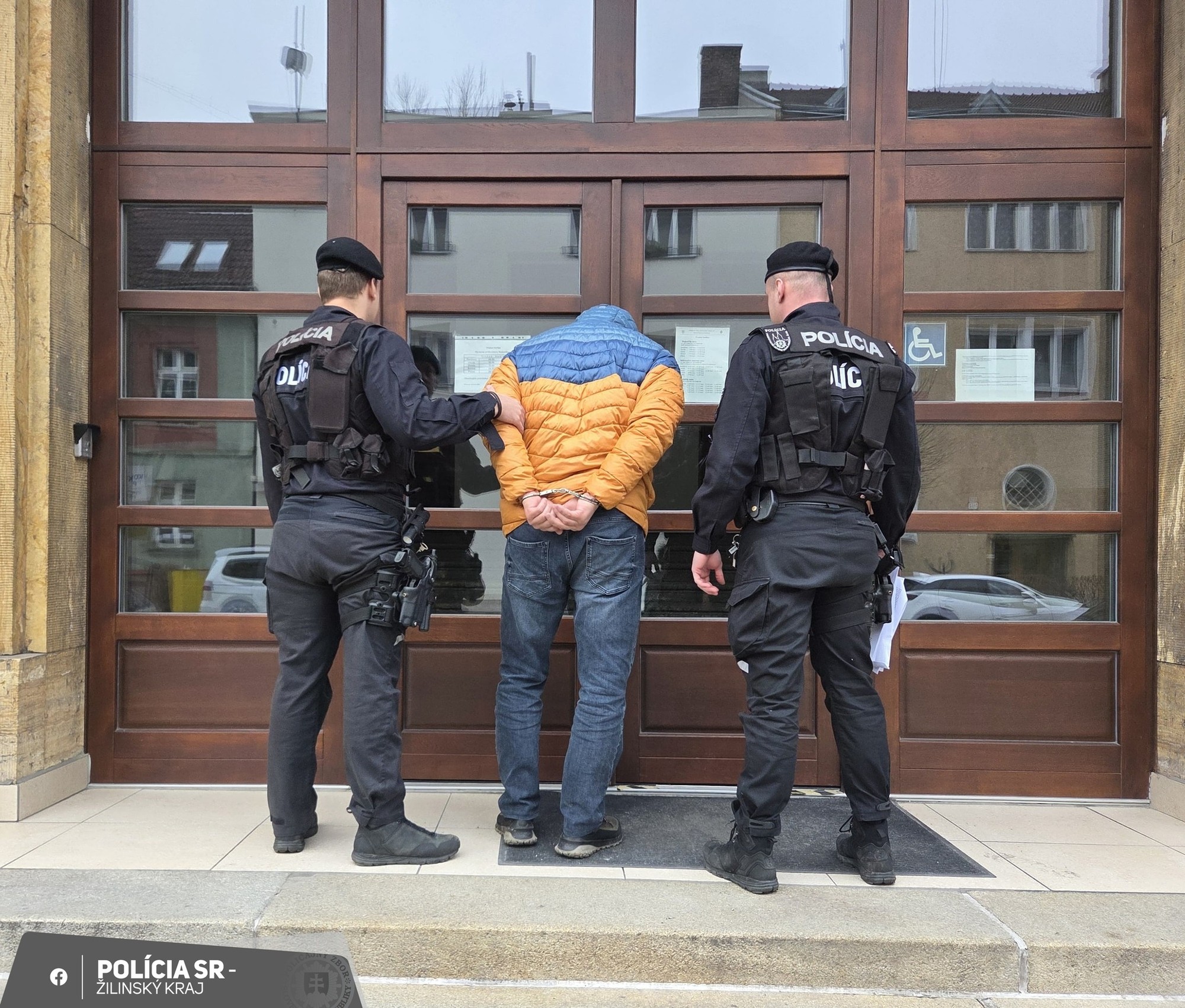 Zo zločinu vydierania v Liptovskom Mikuláši boli obvinené tri osoby.