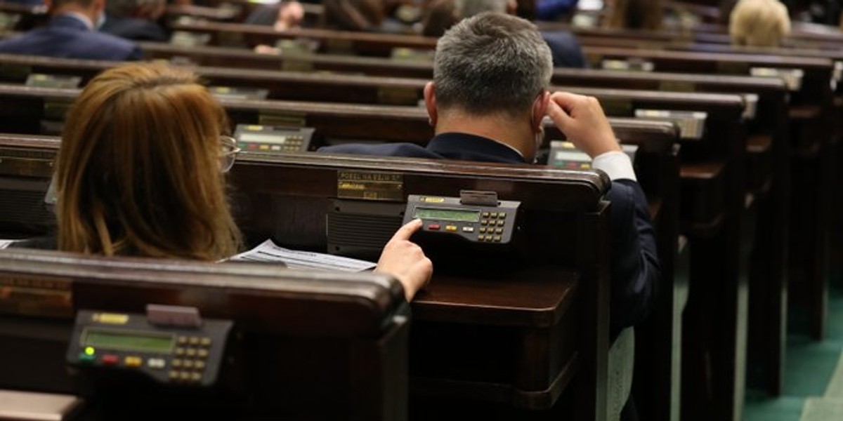 Większość parlamentarna zgodziła się na opodatkowanie spółek komandytowych podatkiem CIT