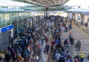 Ilustracija: putnici na aerodromu u Vašingtonu