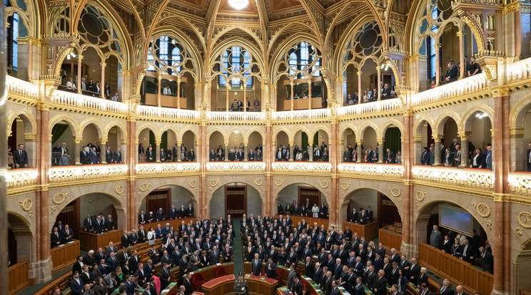 Újabb, az EU-s források megnyitása érdekében behozott törvények kerülnek a parlament elé/ Fotó-MTI/Soós Lajos