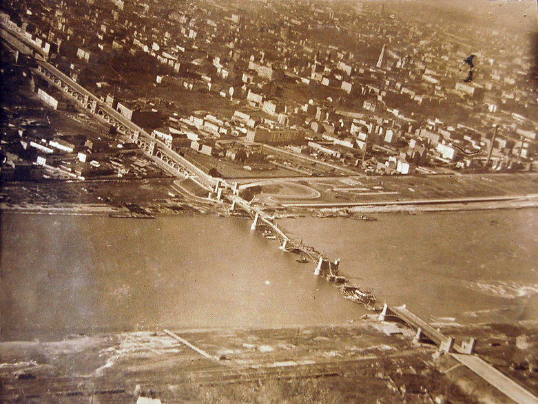 Ruiny mostu, rok 1916.