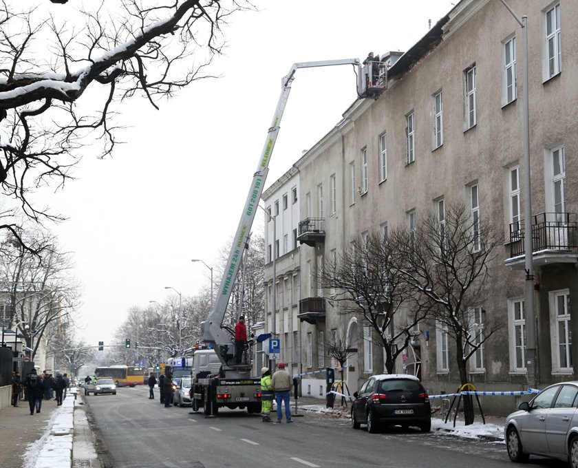 Gzyms runął w Śródmieściu