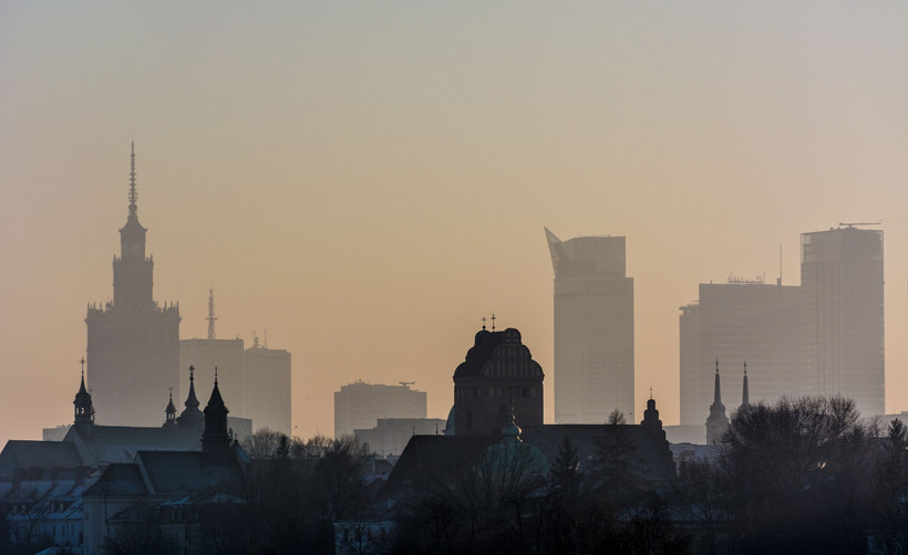 Według złożonego w Sejmie przez PiS projektu ustawy o ustroju miasta stołecznego Warszawy, stolica stałaby się metropolitalną jednostką samorządu terytorialnego, która objęłaby ponad 30 gmin