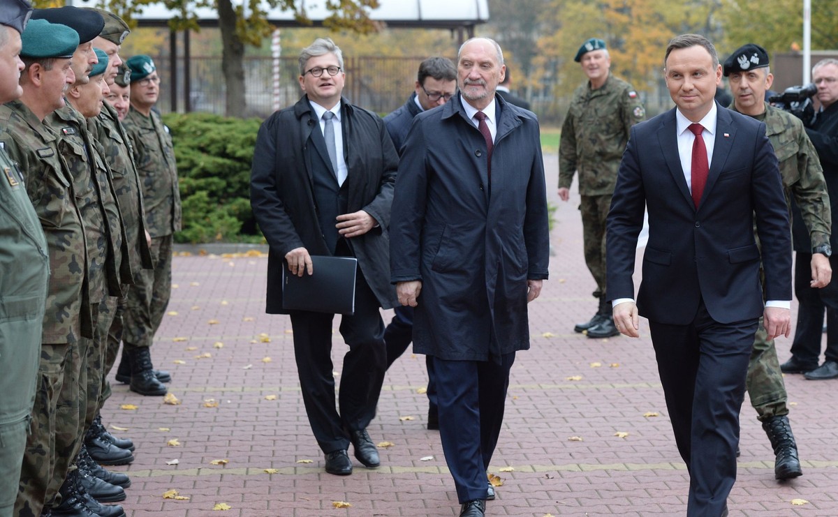 Prezydent Andrzej Duda i szef MON Antoni Macierewicz