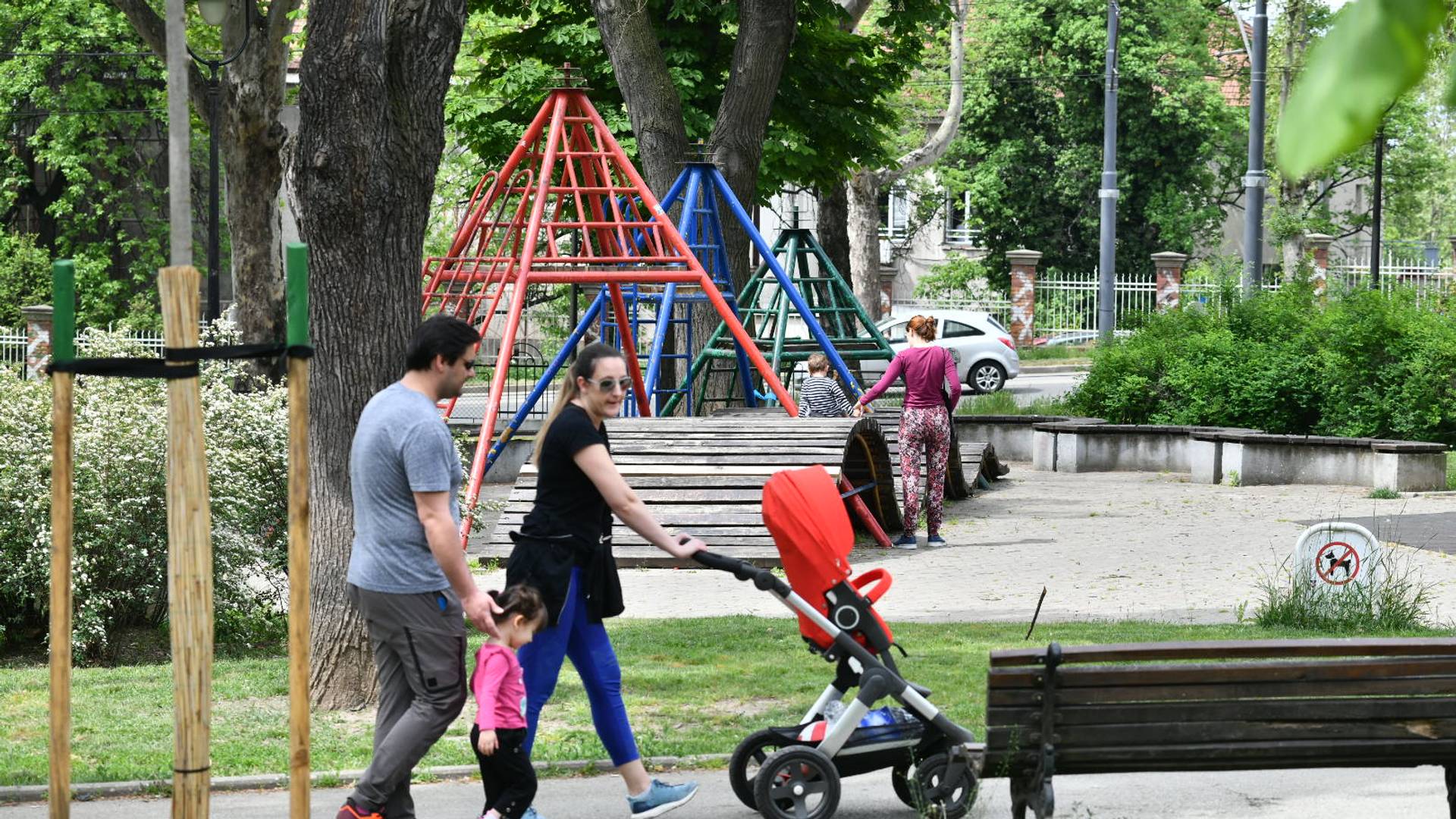 Sad je i zvanično: Policijski čas od danas do subote ujutru. Nema okupljanja više od dvoje ljudi