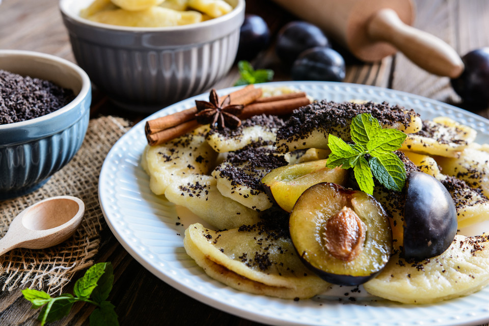 Pierogi z suszonymi śliwkami