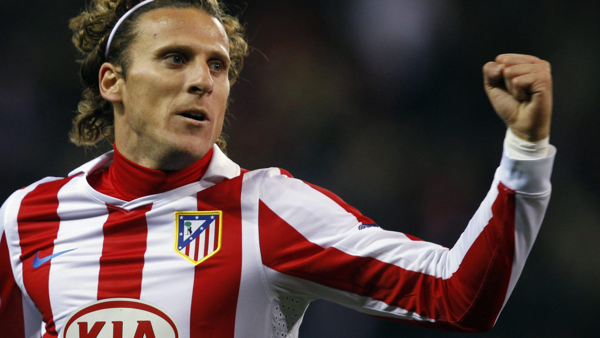 Napastnik Atletico Madryt, Diego Forlan, oznajmił, że zamierza zostać na Estadio Vicente Calderon. W ostatnim czasie wiele mówiło się o zainteresowaniu najlepszym piłkarzem zeszłorocznego mundialu ze strony Besiktasu.