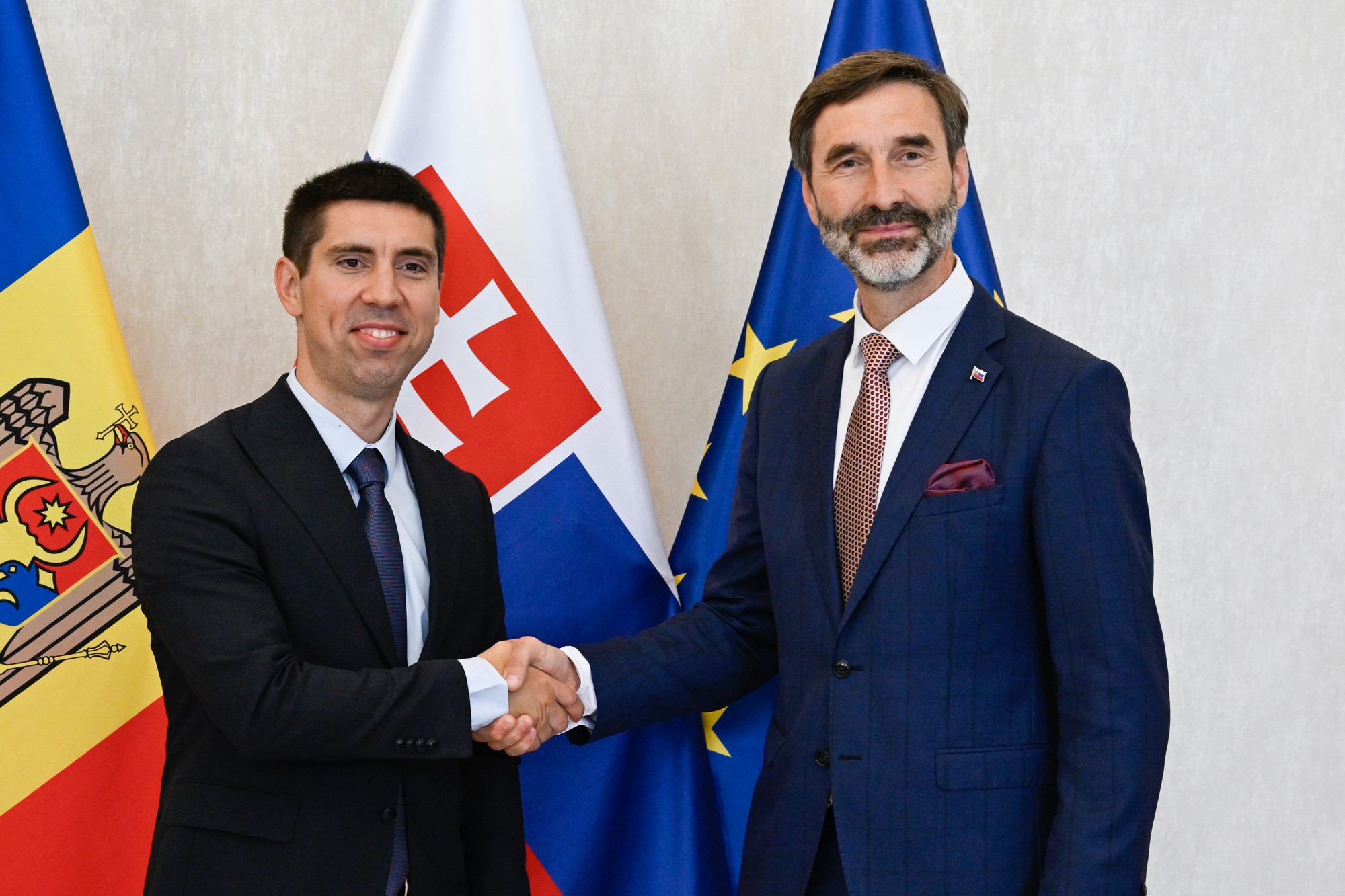 Minister Juraj Blanár (vpravo) a podpredseda vlády a minister zahraničných vecí Moldavskej republiky Mihai Popsoi.
