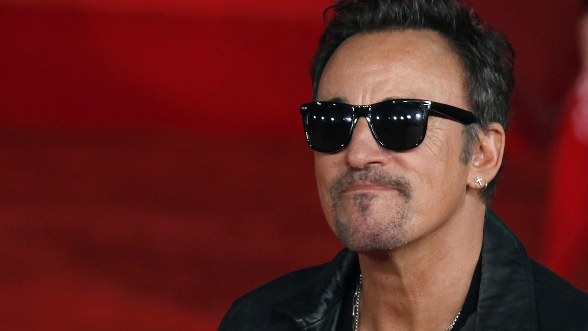 Trzeba być nie byle kim, żeby proponować światu czytanie swoich notatek z brudnopisu. Bruce Springsteen może sobie pozwolić na taką bezczelność.