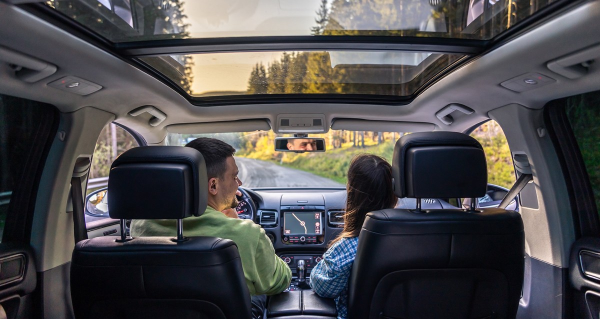 auto samochód podróż kobieta mężczyzna