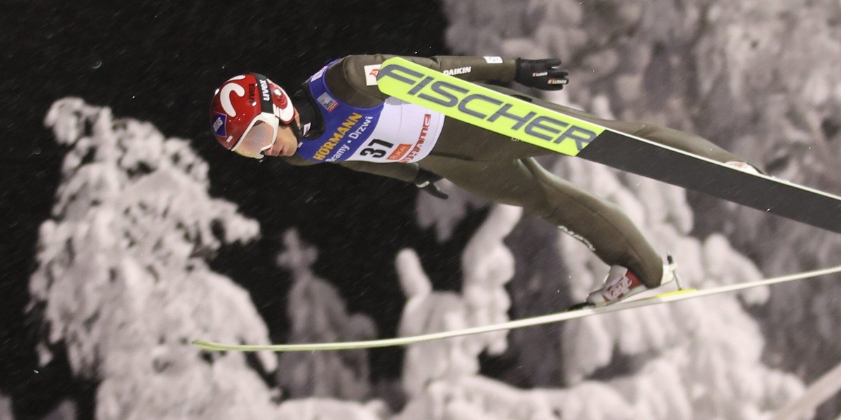 Kamil Stoch nie będzie miło wspominał niedzielnego występu. 