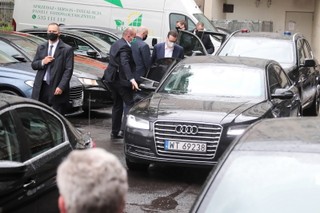 Kolejny dzień negocjacji w Zjednoczonej Prawicy. 'Wszystkie scenariusze są na stole, włącznie z rządem mniejszościowym i wyborami'