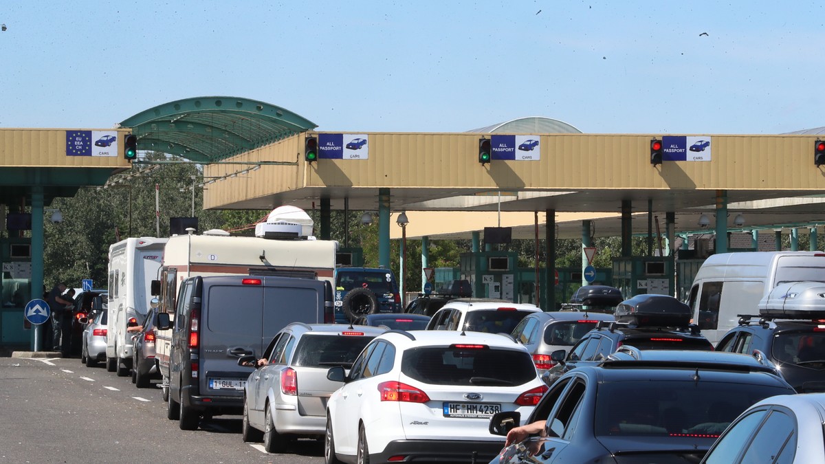 Nagy fogás a röszkei határon: 14 000 000 forint értékű arany lapult az anyósülés mögött – fotó