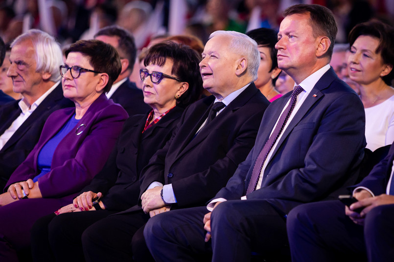 Od lewej: wicemarszałek Sejmu Ryszard Terlecki, europoseł Beata Szydło, marszałek Sejmu Elżbieta Witek, wicepremier, prezes PiS Jarosław Kaczyński i minister obrony narodowej Mariusz Błaszczak