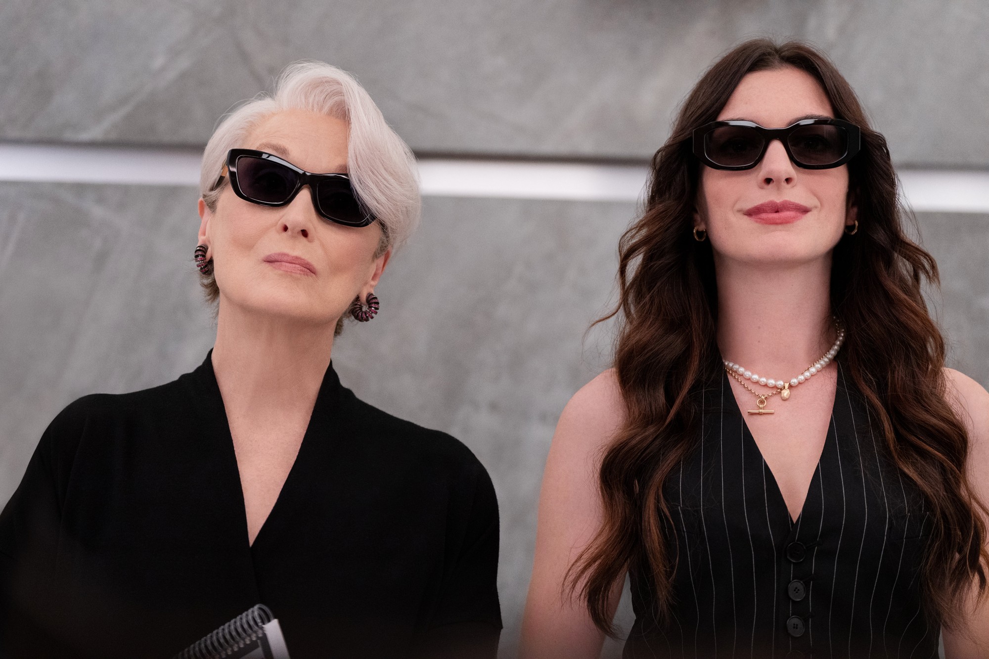 Meryl Streep a Anne Hathaway vo filme Diabol nosí Pradu.