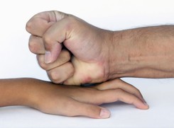 Klapsy powodują raka? Tak wynika z badań naukowych