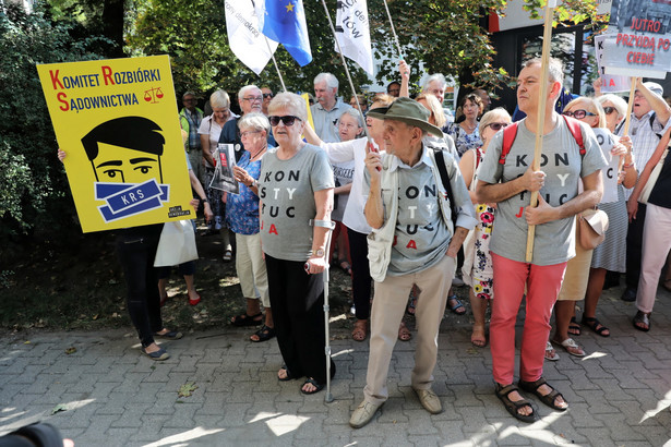 Jak informowało Stowarzyszenie Sędziów Polskich "Iustitia", na czwartek i piątek rzecznik dyscyplinarny wezwał czworo sędziów.