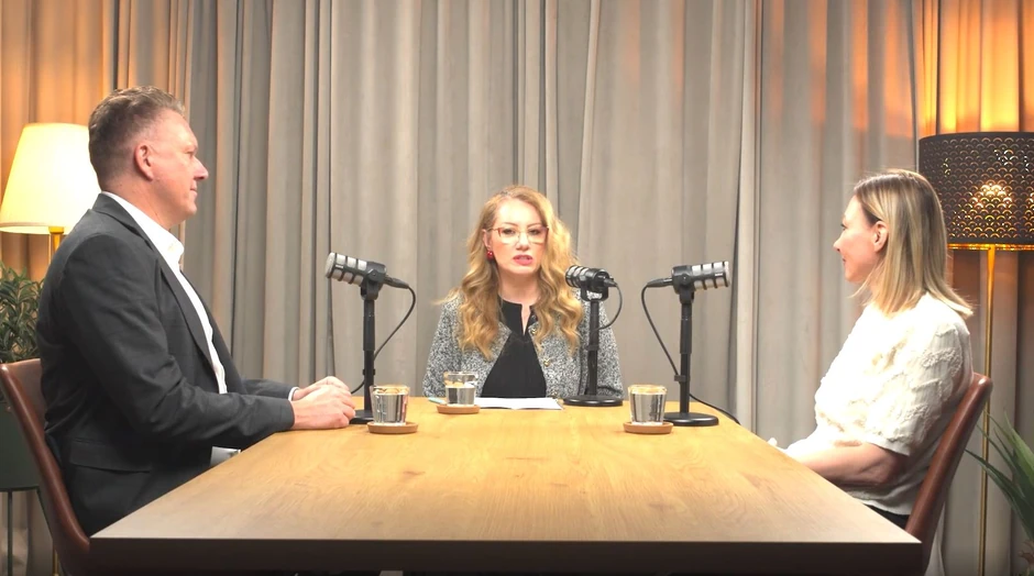 ministarka Tatjana Macura, Sandra Jovanović i demograf Miodrag Pantović u podkastu "Za srce više" (s desna na levo)