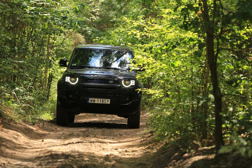 Land Rover Defender 110 