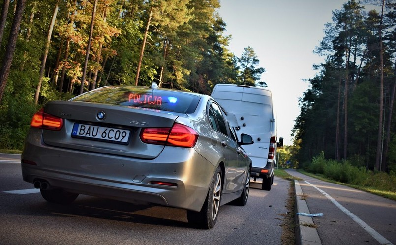 Nieoznakowane BMW policji