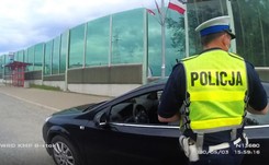 Kierowca nożami zaatakował policjantów drogówki [WIDEO z Białegostoku]