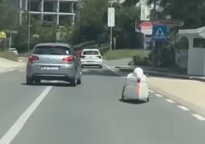 Neobično vozilo u Herceg Novom