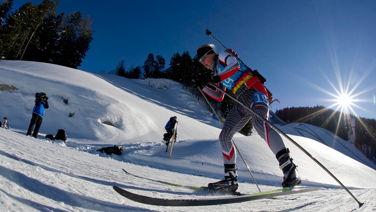 Niemka Franziska Preuss triumfowała w biathlonowym sprincie na dystansie 6 km podczas Pierwszych Zimowych Młodzieżowych Igrzysk Olimpijskich w Innsbrucku. Kinga Mitoraj zajęła 24., a Beata Lassak 34. miejsce).