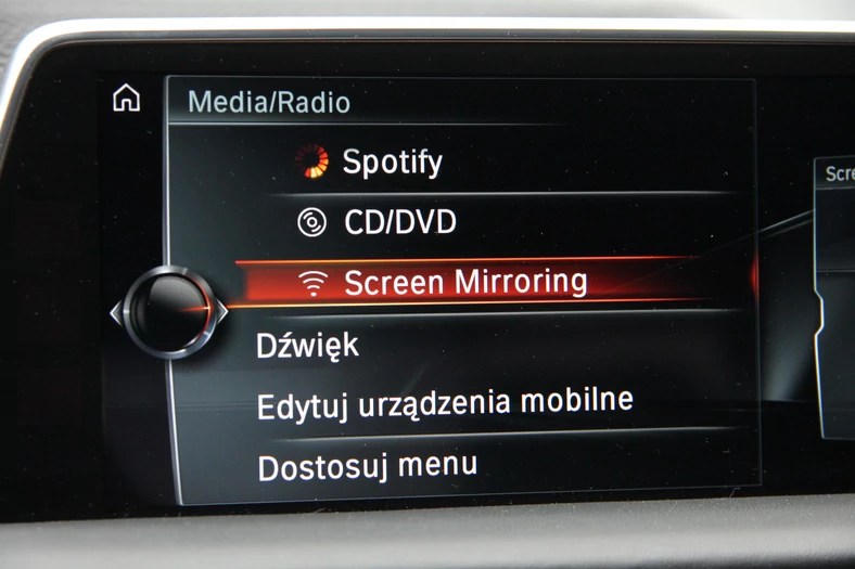 Screen Mirroring znajdziemy w zakładce Media/Radio w BMW