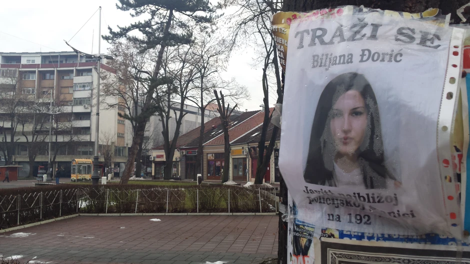 Kraljevo i dalje oblepljeno plakatima