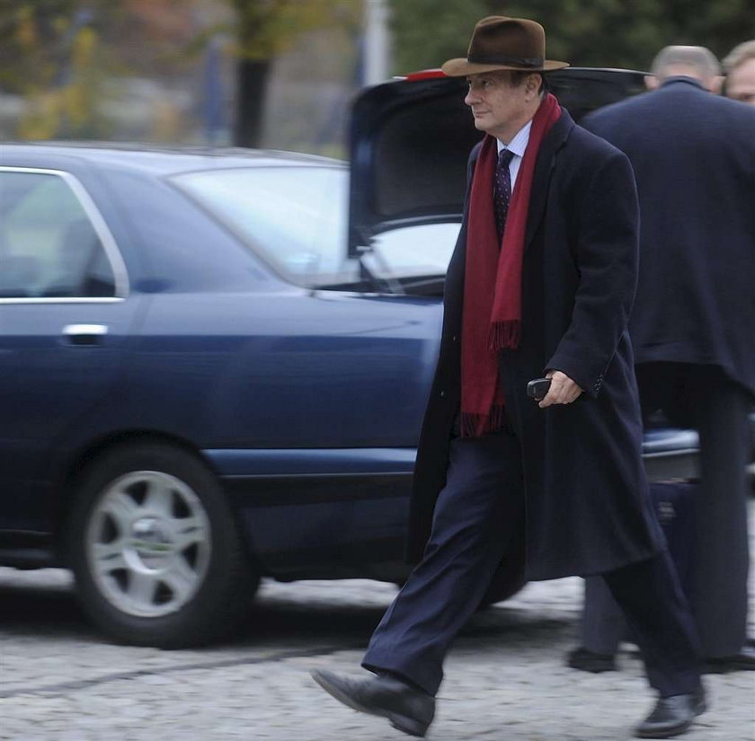 Który minister nosi się jak Indiana Jones?