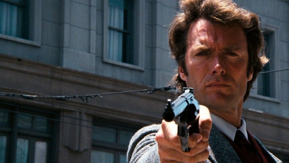"Brudny Harry" z Clintem Eastwoodem zajął pierwsze miejsce w rankingu 50 Najlepszych Filmów dla Facetów. Oto warte uwagi męskie filmy!