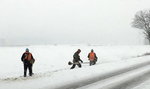 Śniegu po kostki, a drogowcy... koszą trawę. Absurd pod Lesznem