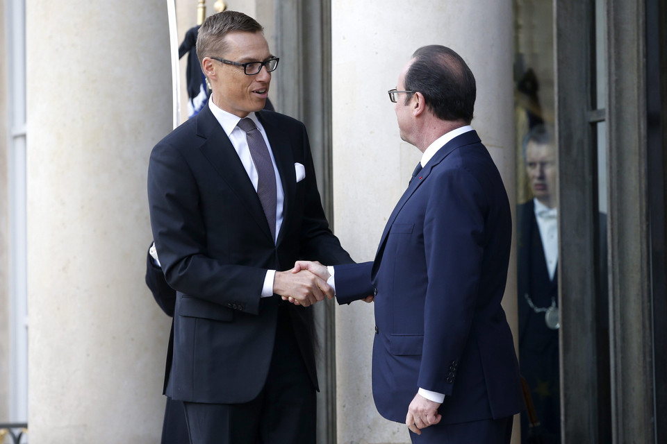 Premier Finlandii Alexander Stubb i prezydent Francji Francois Hollande