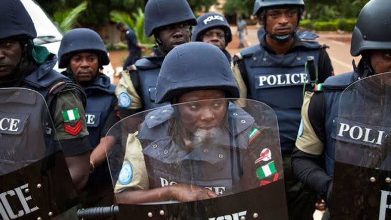 Tension in Aba as police rescue officer being assaulted - Vimarsana News