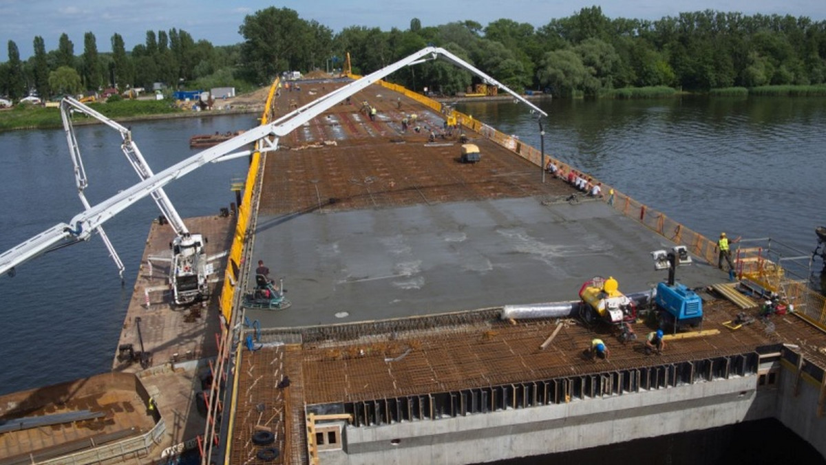 Rozpoczęło się betonowanie Mostu Cłowego, który od października przechodzi modernizację po groźniej awarii. To ostatnia faza prac na przeprawie. Mają się one zakończyć na koniec lipca.