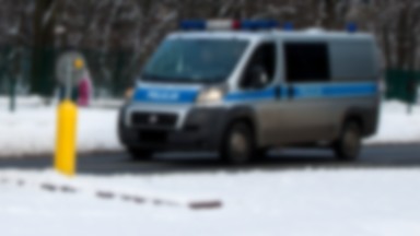 74-latek został uwięziony w domu pod śniegiem. Interweniowała policja