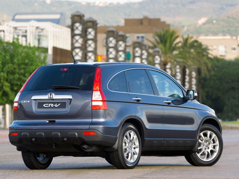 Porównanie Suzuki Grand Vitara II vs Honda CRV III