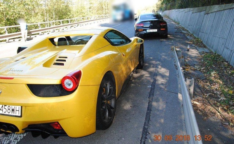 Mercedes C43 AMG i Ferrari 458 Italia