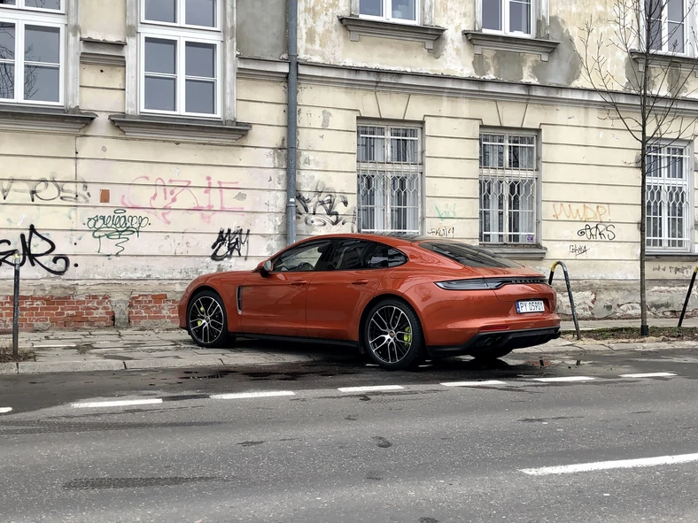 Porsche Panamera 4 E-Hybrid Platinum Edition