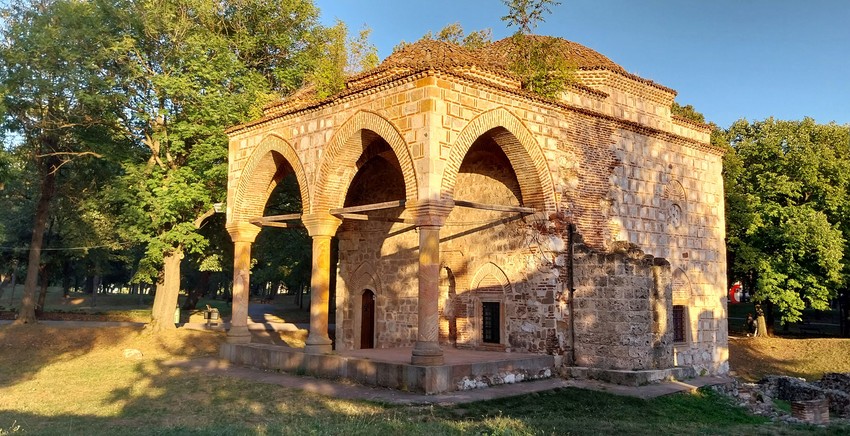 Bali begova dzamija u niškoj Tvrđavi kojoj je u vreme Mithad paše bila biblioteka