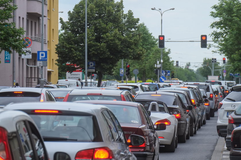 Prezydent robi buspas na siłę