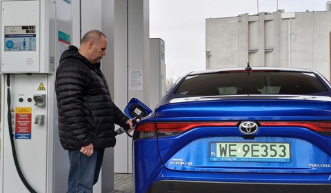 Sprawdziłem, ile w Polsce kosztuje jazda wodorową Toyotą Mirai