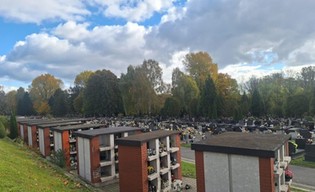 Kolejny rok inwestycji Remonty na cmentarzach komunalnych. Tylko w tym roku wydano na to 8 mln zł