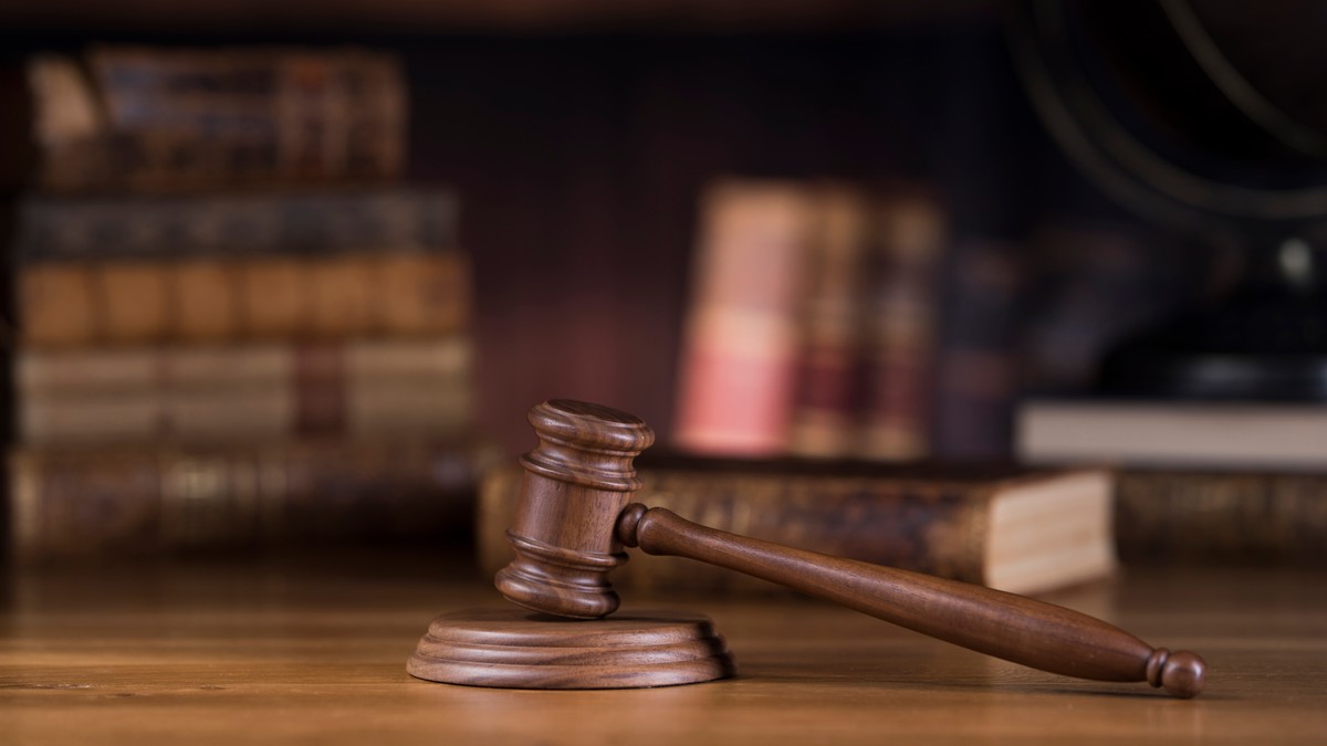 Dúsgazdag család áll bíróság elé, a vád: emberkereskedelem