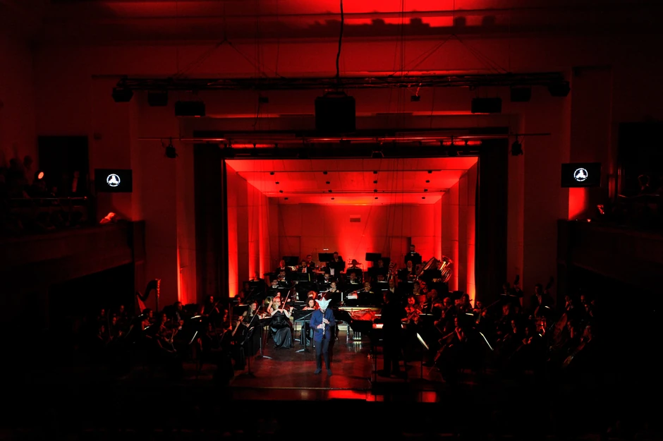 Oduševljenoj publici Frost je podario na bis muzičku improvizaciju