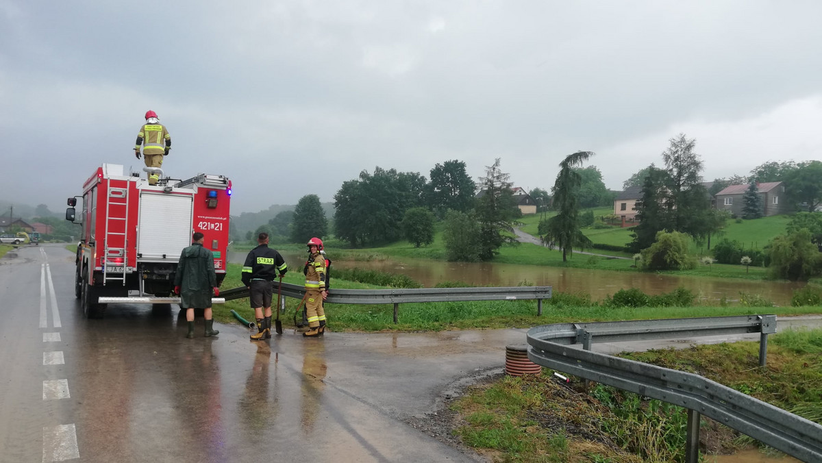 Burze nad Polską. Zalążki trąb powietrznych i podtopienia