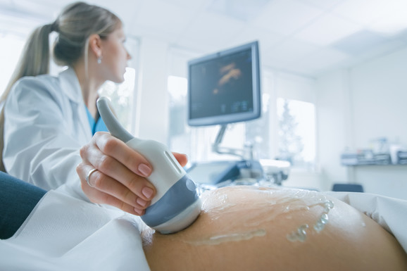 Sara podelila fotku svoje bebe sa ultrazvuka a onda i tri nedelje nakon rođenja: Zbog jednog detalja dete postalo SVETSKI HIT