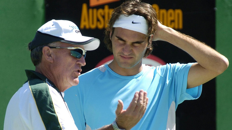 17-krotny triumfator turniejów wielkoszlemowych miał nieudany 2016 rok. Tak naprawdę po raz pierwszy w bardzo długiej karierze musiał zmagać się z kontuzjami. Teraz Roger Federer czuje się dobrze i chce wrócić na szczyt. - Jeśli nie będzie miał problemów z urazami, wciąż może być groźny - uważa były trener 35-latka, legendarny Australijczyk Tony Roche.